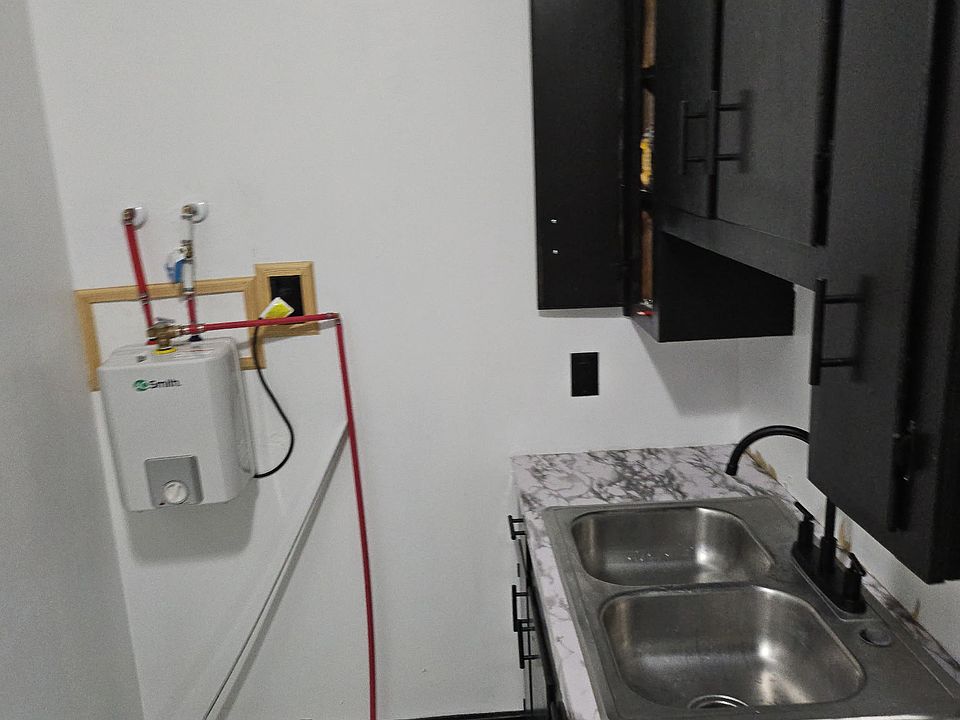1st image of 9 Gates St