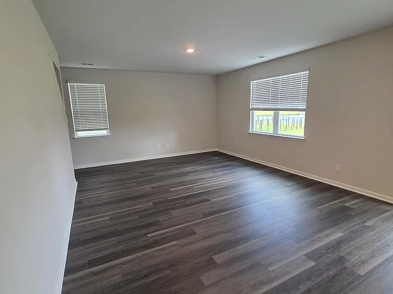 239 Londonshire Dr — Photo 13