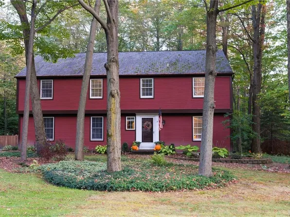 79 Briar Hill Rd, Orchard Park, NY 14127