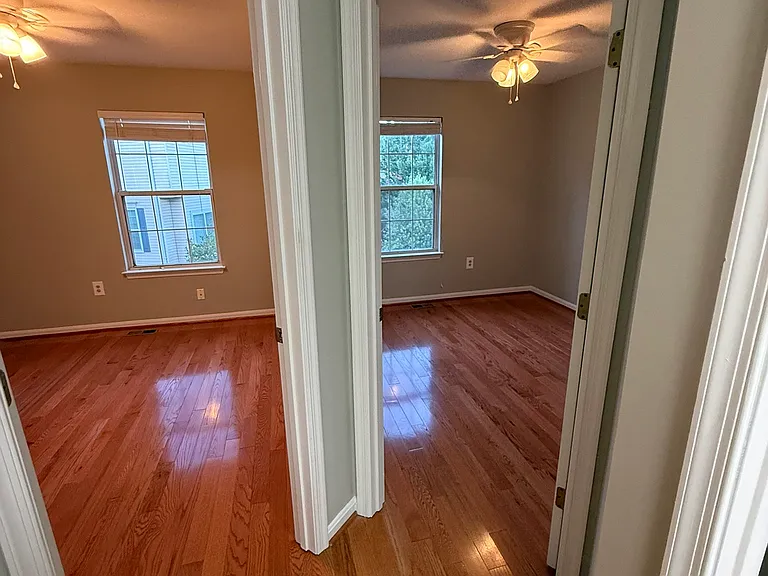 2427 Clover Field Cir — Photo 27
