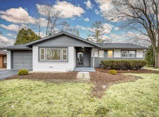 6673 Blackstone Dr, Downers Grove, IL 60516