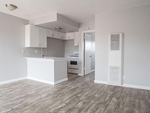5th image of 16433 Woodruff Ave APT 33