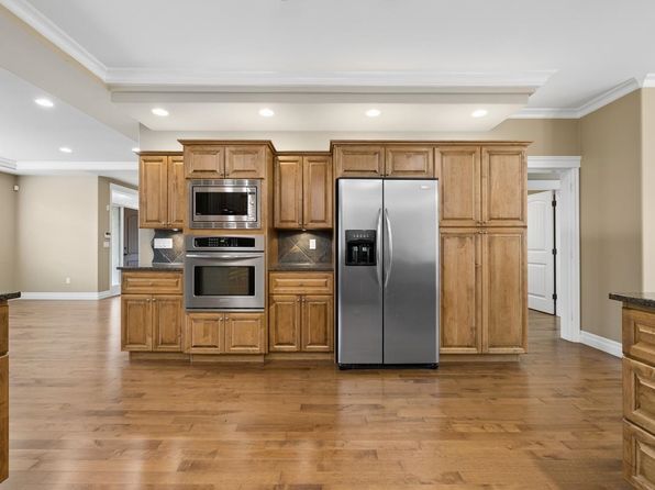 4 bedroom rental in Surrey — photo 11