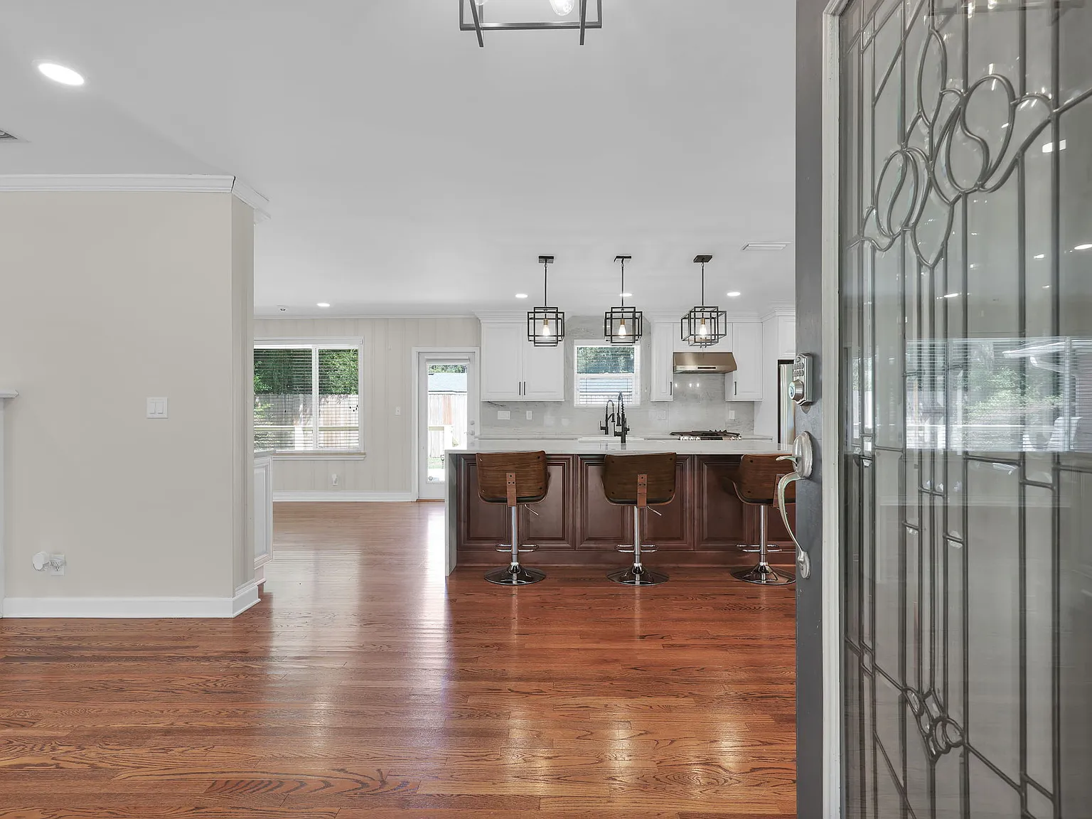3 bed, 2694 sqft, $3,400 — Photo 4