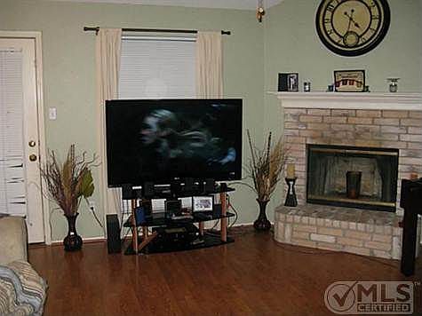3rd image of 910 Havenbrook Dr