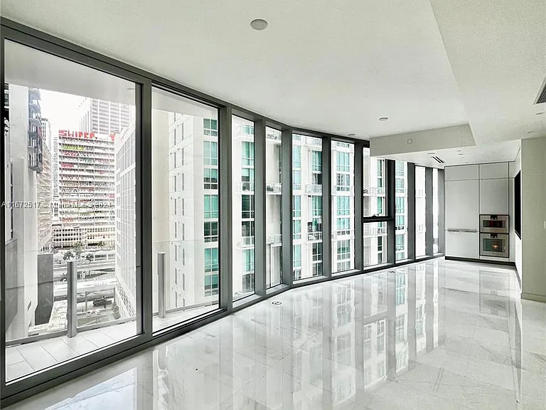 300 S Biscayne Blvd #806E — Photo 20