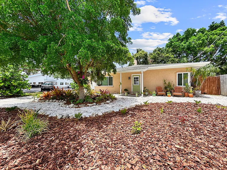3829 Chapel Dr — Photo 1