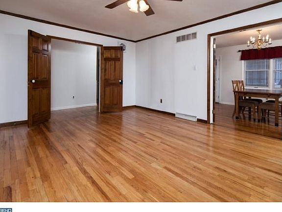 4th image of 132 Kingston Dr