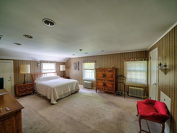 4th image of 255 Manor Rd #1