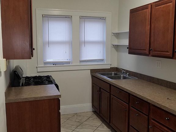 3rd image of 16612 Madison Ave APT 1