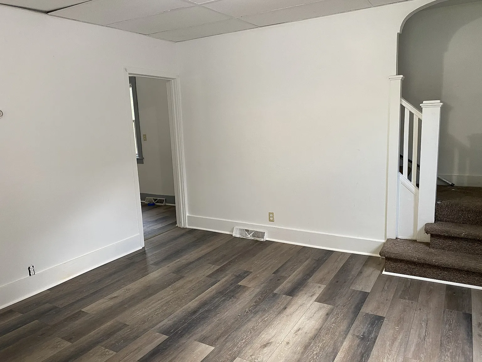 2 bed, 1300 sqft, $900 — Photo 3