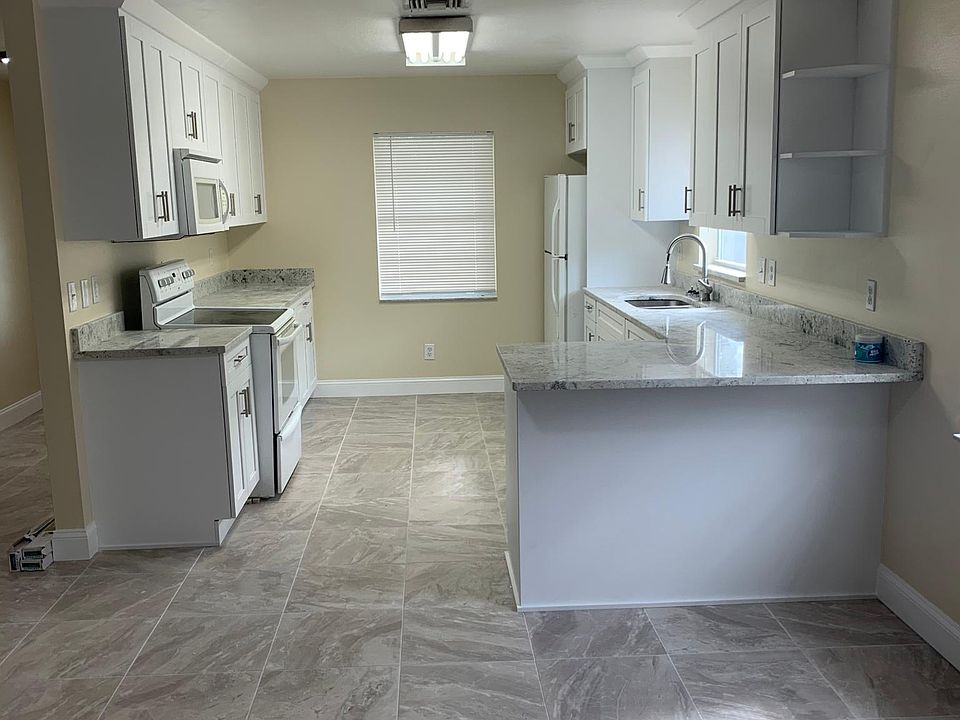 2nd image of 2611 W Saint Louis St