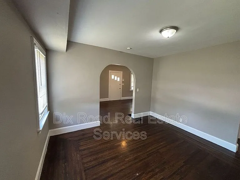3701 Iona Ave — Photo 11