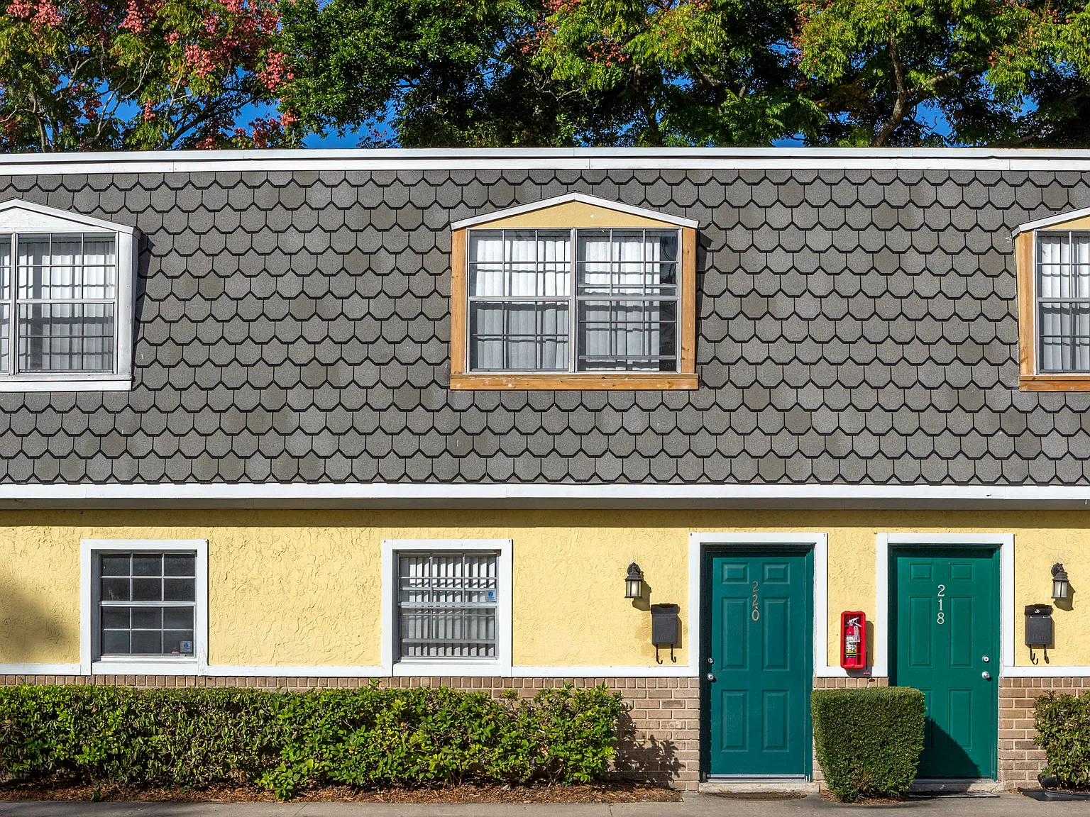 Yale Townhomes — Photo 4