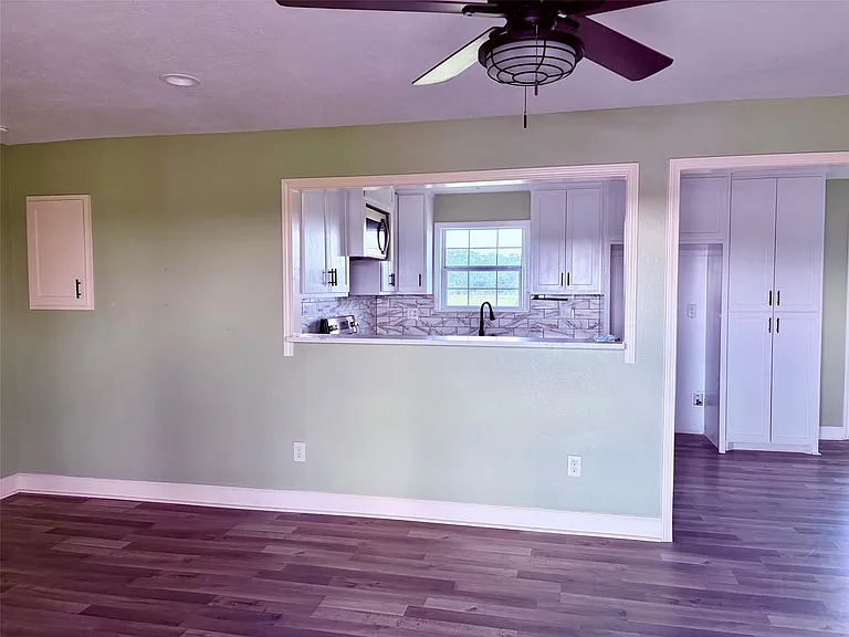2884 Brooks Dr — Photo 2