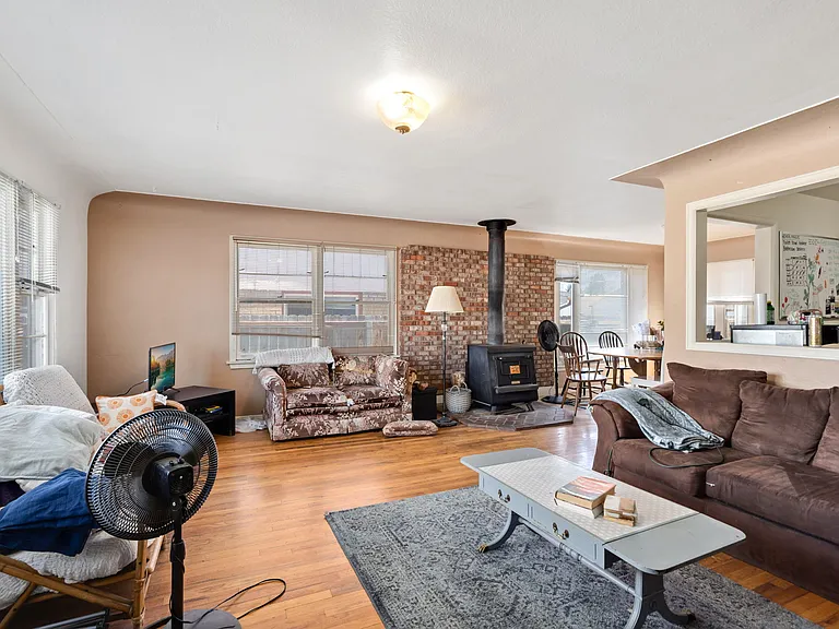 821 W Mulberry St — Photo 1