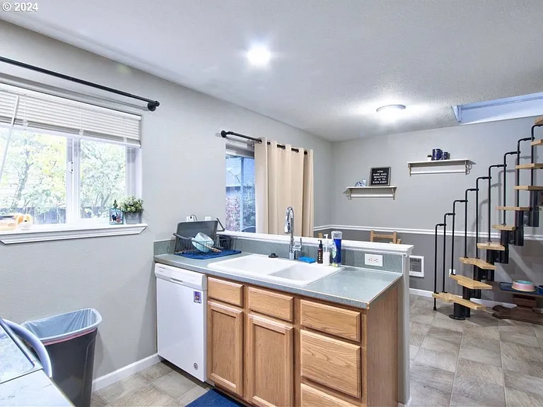 309 W Sherman St #A — Photo 8