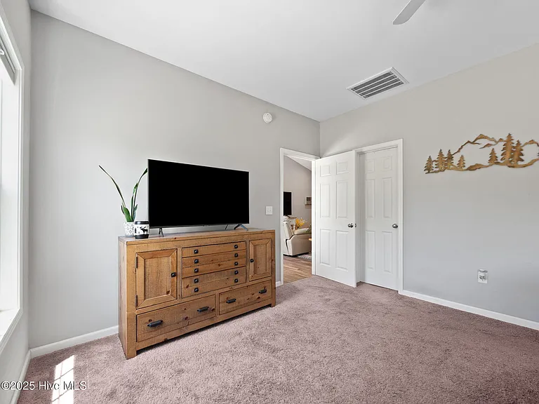 512 Hazelwood Dr — Photo 18