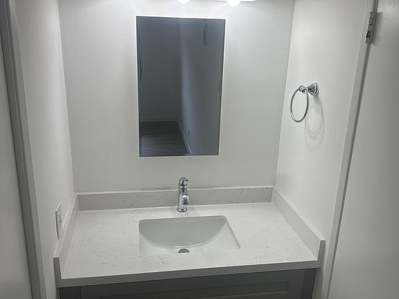 5th image of 512 N Marguerita Ave #K
