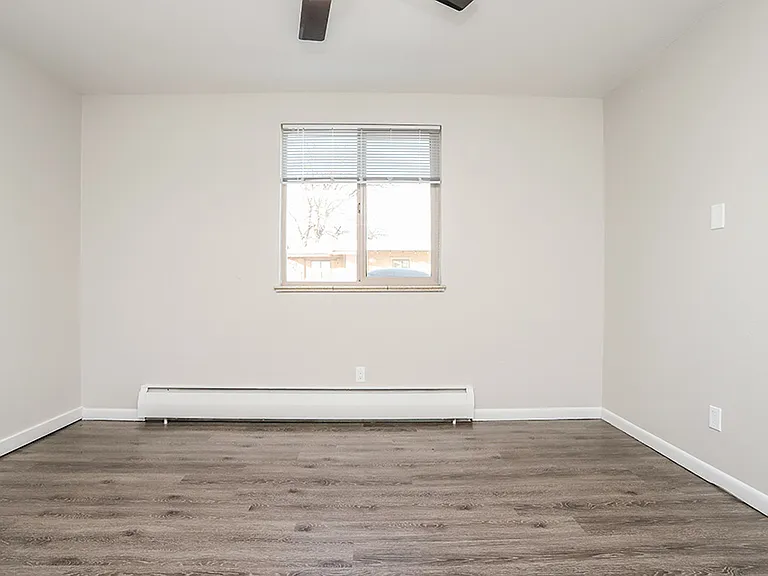 21 Logan — Photo 10