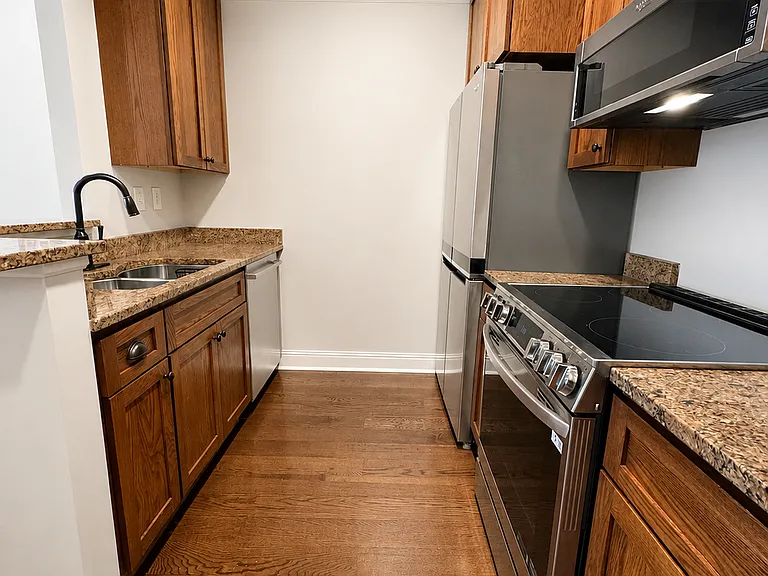 1015 Fatherland St #311 — Photo 4