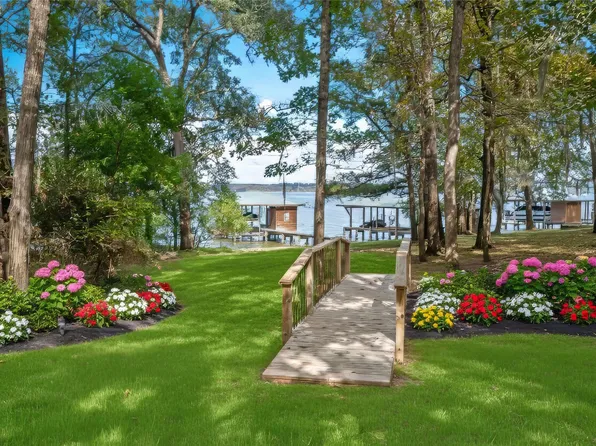 20404 Doral Dr, Huntsville, TX 77320