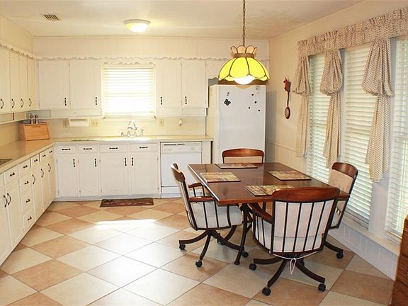 2nd image of 2413 Northcrest Dr