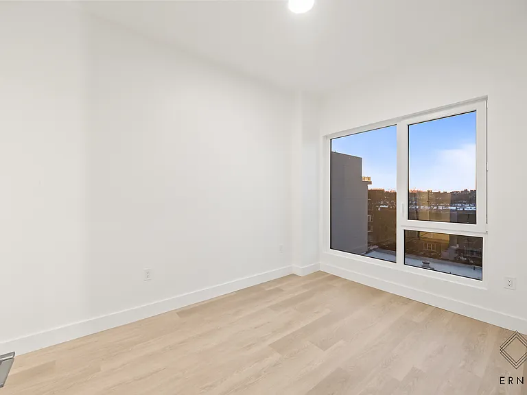 2250 Clarendon Rd #1E — Photo 3