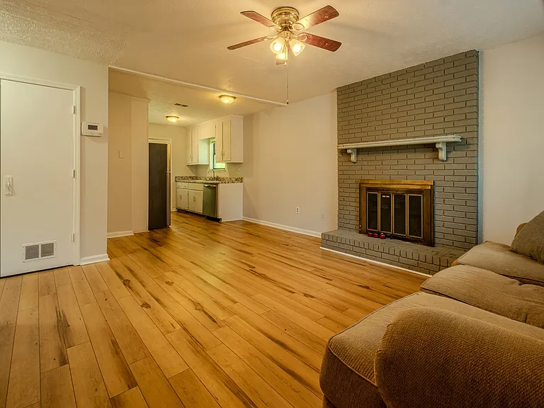 1180 Whit Davis Rd — Photo 2