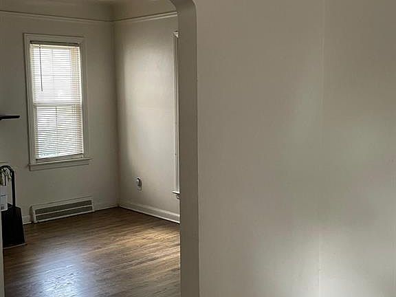 4th image of 3865 Grayton St