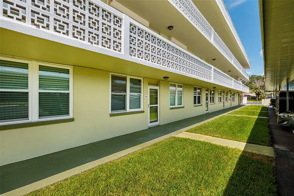 2 bed, 2.0 bath, 1035 sqft, $1,800 — Photo 2