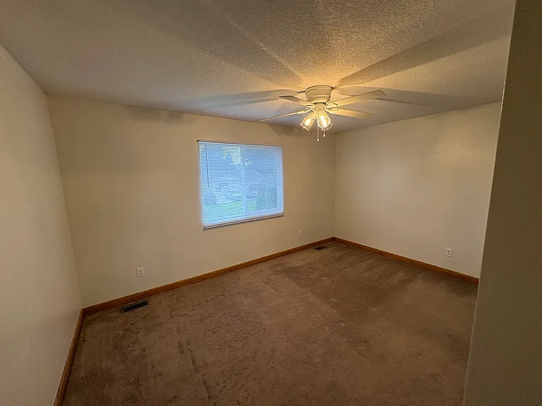 1636 W Broadway St — Photo 7