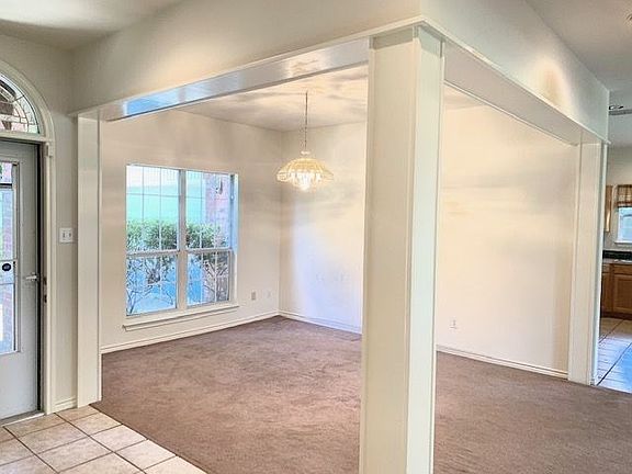 3rd image of 208 Shadow Wood Dr