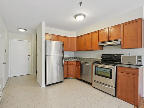 3rd image of 114 Willow Ave #E
