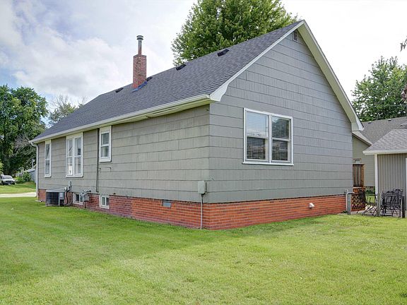 3rd image of 208 E Main St