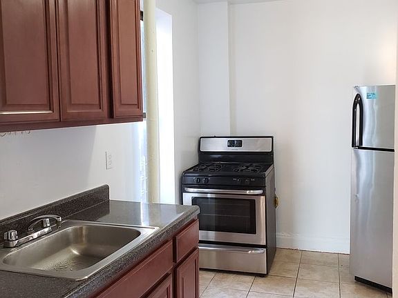 2nd image of 2027 Pacific St APT 3B