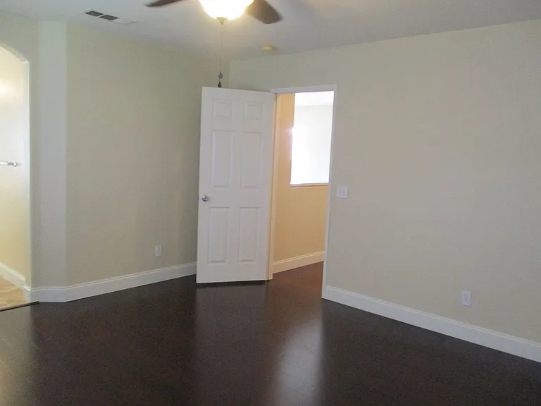 1411 Livingston St — Photo 8