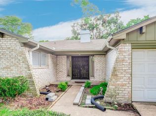 9510 Huntington Way Dr, Houston, TX 77099