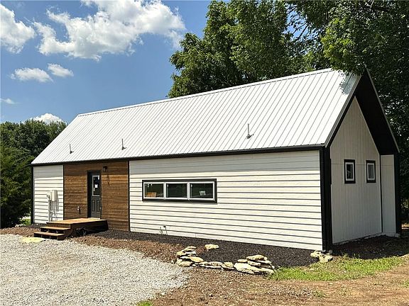 2nd image of 258 Sycamore Dr