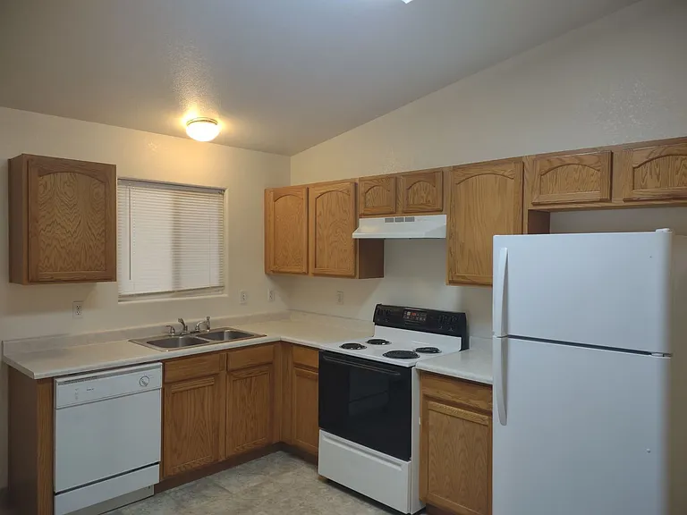 1700 N Reading Ave — Photo 4