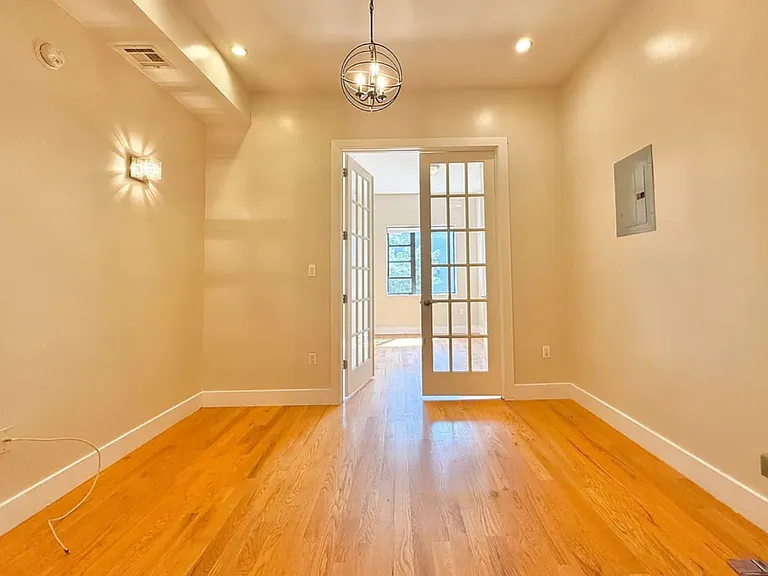 323 Melrose St #2L — Photo 4