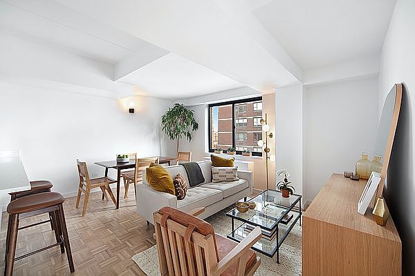 1st image of 200 E 87th St APT 17L
