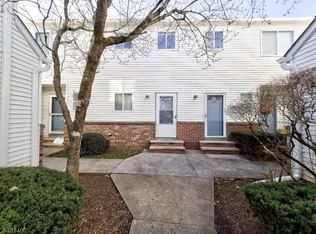 208 Blackberry Ct, Raritan Twp., NJ 08822