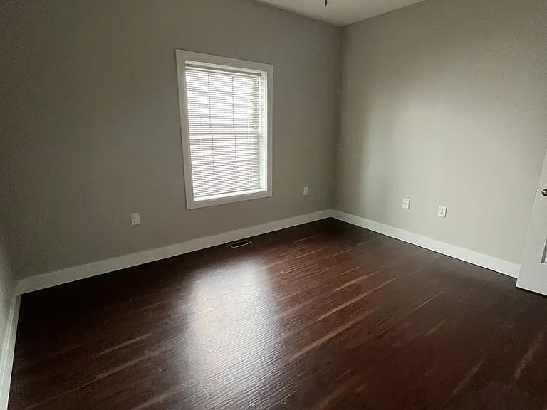 631 N College Ave — Photo 32