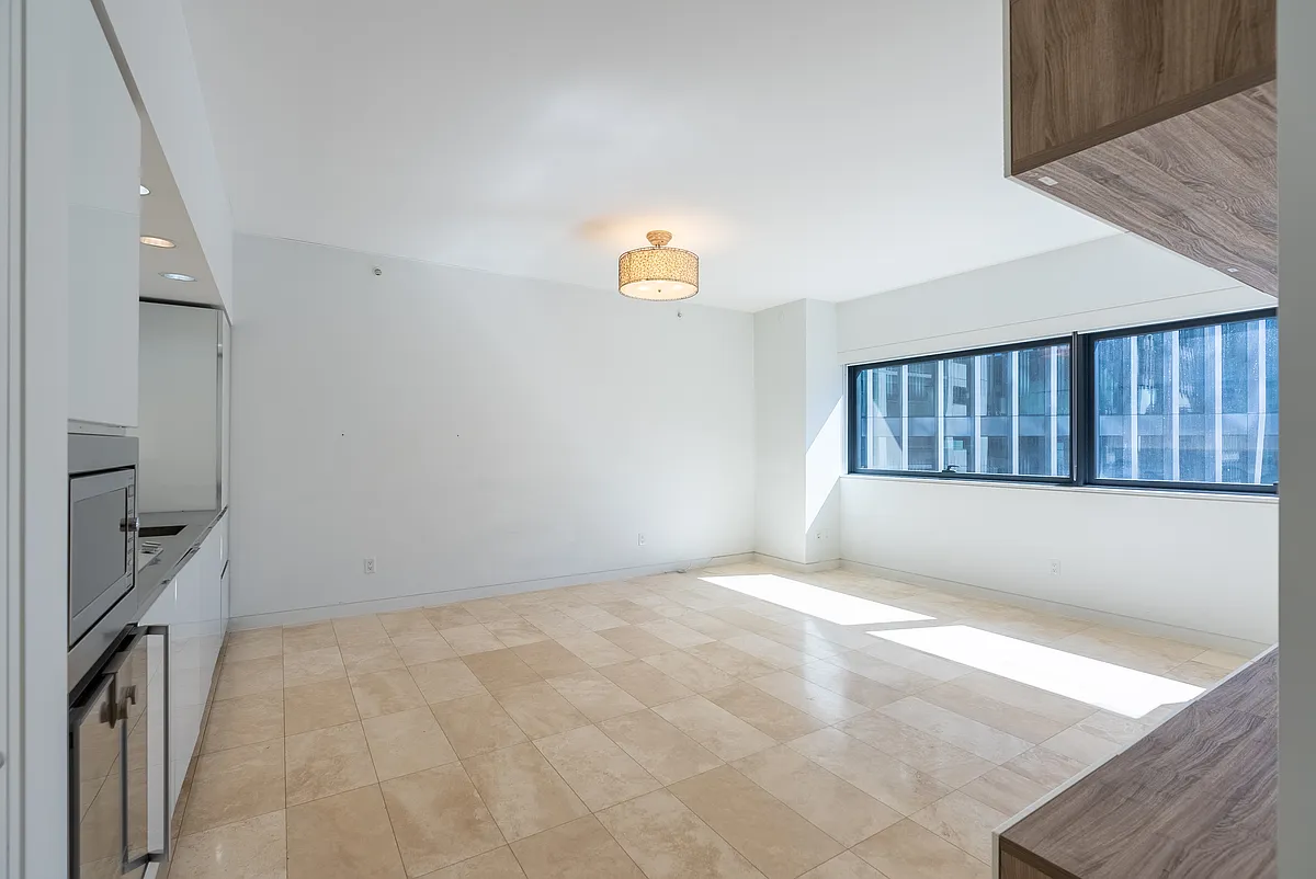 Building Photo - 838 Hastings St W #1706