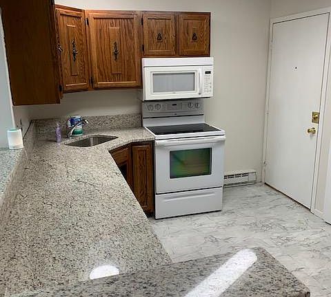 2nd image of 5 Wellington Dr #5