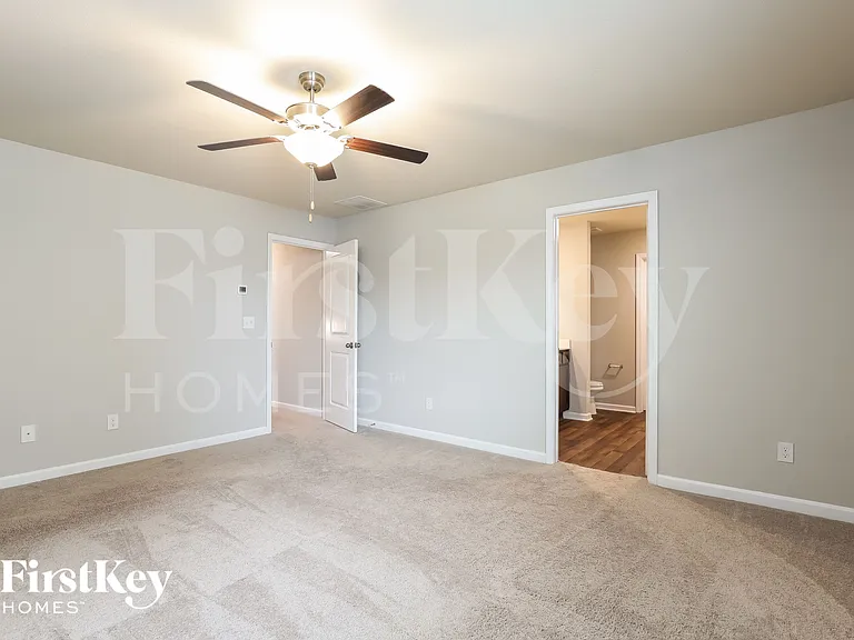 1006 Independence Ave — Photo 8