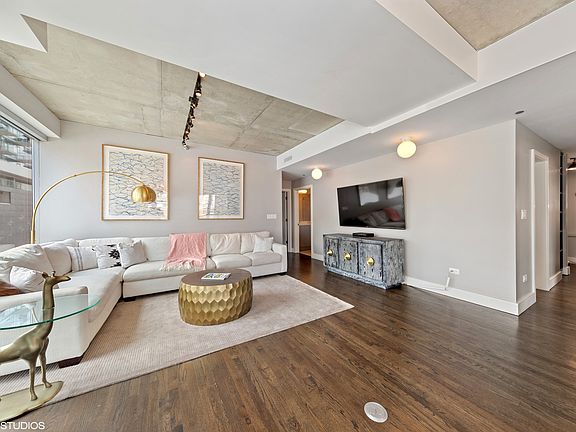 4th image of 201 W Grand Ave APT 502