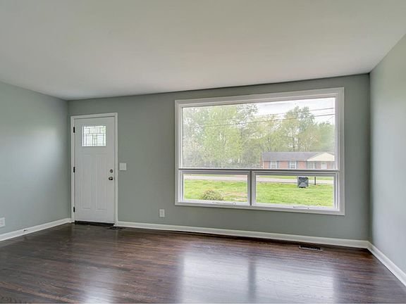 3rd image of 1807 Foxdale Dr