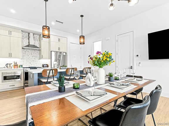 4th image of 1055 32nd St #9